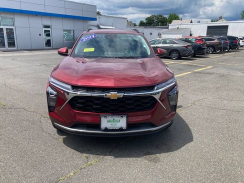 Used 2024 Chevrolet Trax LT w/ Driver Confidence Package FWD image 2