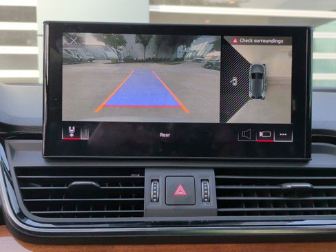 Certified 2021 Audi Q5 e Premium Plus w/ Premium Plus Package image 19