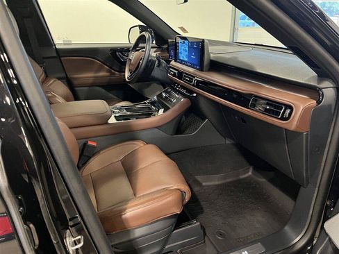 Used 2025 Lincoln Aviator Reserve w/ Luxury Package AWD/4WD image 47
