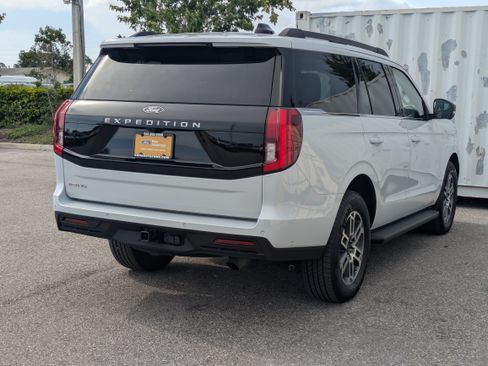 Used 2025 Ford Expedition Active RWD image 5