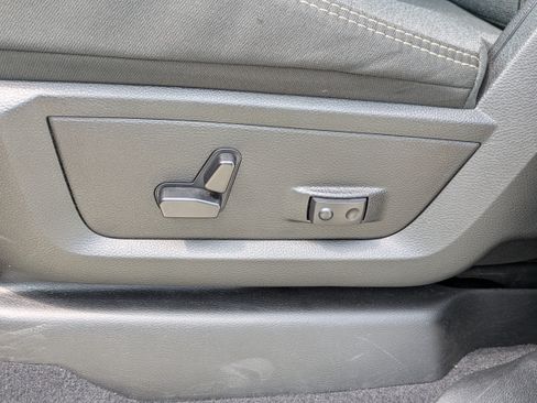 Used 2025 RAM 2500 Big Horn AWD/4WD image 9