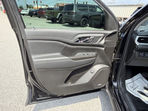 Used 2021 GMC Acadia SLT w/ Technology Package FWD image 9