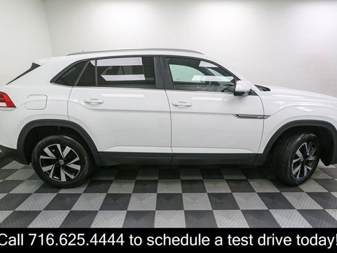 Certified 2022 Volkswagen Atlas Cross Sport SE AWD/4WD image 9