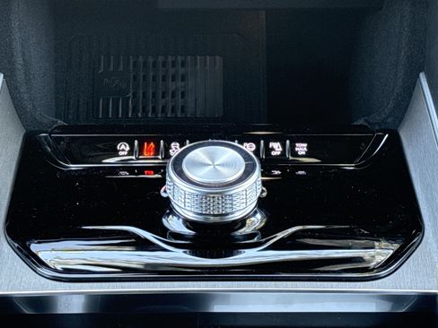 New 2026 Jeep Grand Wagoneer L 2WD image 28