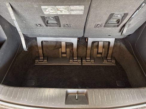Used 2026 Kia Carnival FWD image 34