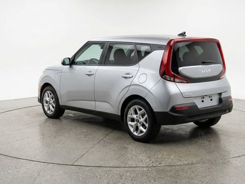 Used 2025 Kia Soul LX w/ LX Technology Package FWD image 6