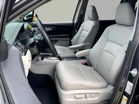 Used 2021 Honda Pilot Touring image 8