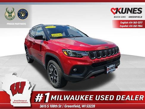 Used 2025 Jeep Compass Trailhawk AWD/4WD image 1