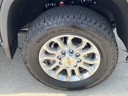 Used 2025 Chevrolet Silverado 2500 LTZ w/ LTZ Plus Package AWD/4WD image 14