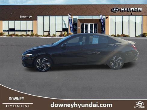 Used 2025 Hyundai Elantra Sport FWD image 2
