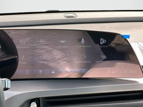 New 2027 Cadillac Vistiq Sport w/ LPO, Floor Liner Package AWD/4WD image 3