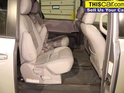 Used 2017 Toyota Sienna XLE Premium FWD image 29