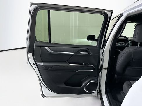 Used 2025 GMC Acadia Elevation image 26