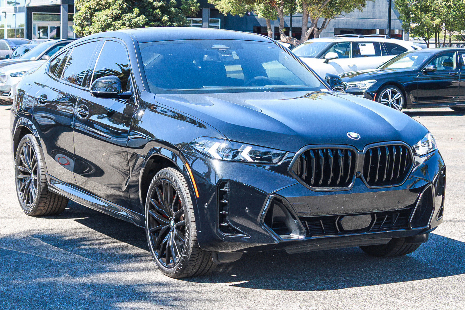 Used 2024 BMW X6 xDrive40i w/ Premium Package AWD/4WD image 3