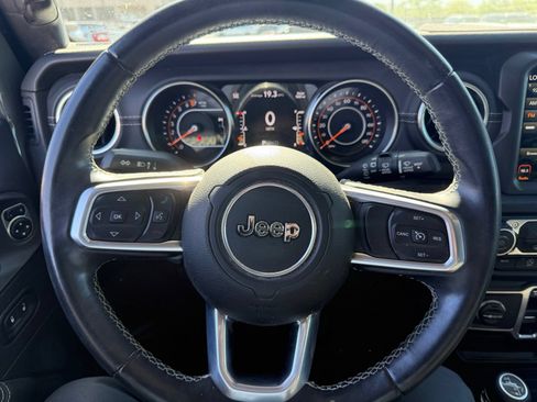 Used 2019 Jeep Wrangler Unlimited Sahara AWD/4WD image 17
