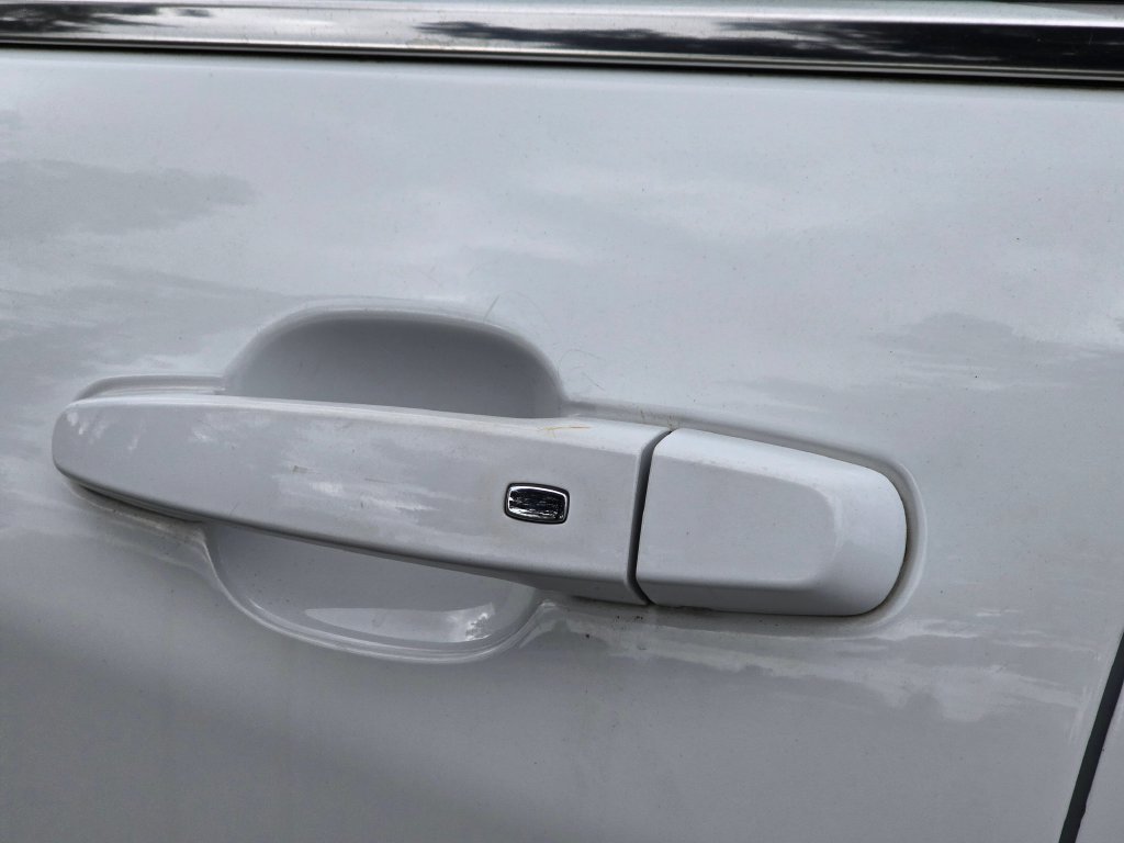 Used 2018 Chevrolet Equinox LT FWD image 11