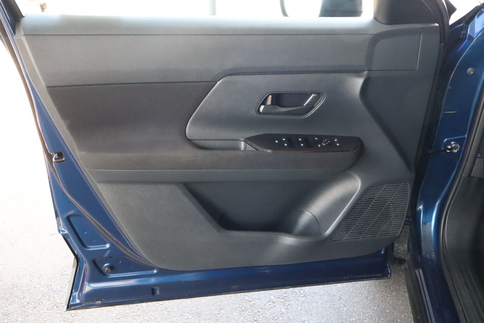 Used 2025 Nissan Kicks S FWD image 18