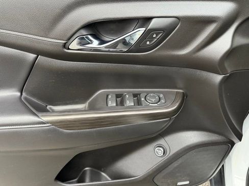 Used 2019 GMC Acadia SLT image 18