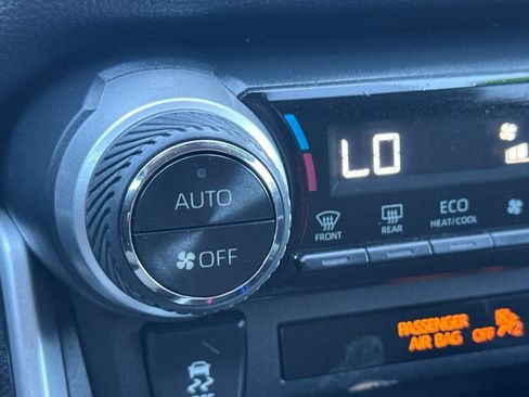 Used 2020 Toyota RAV4 XLE w/ All Weather Liner Package FWD image 29