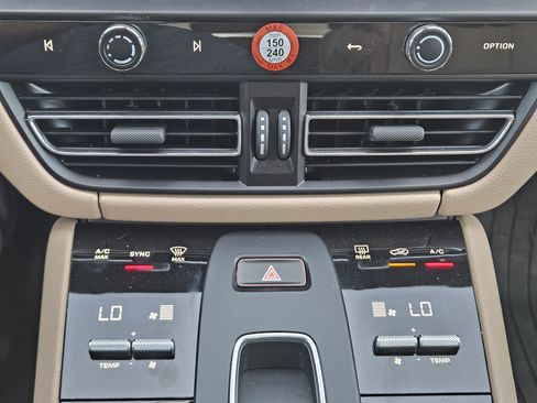 Certified 2026 Porsche Macan S AWD/4WD image 19