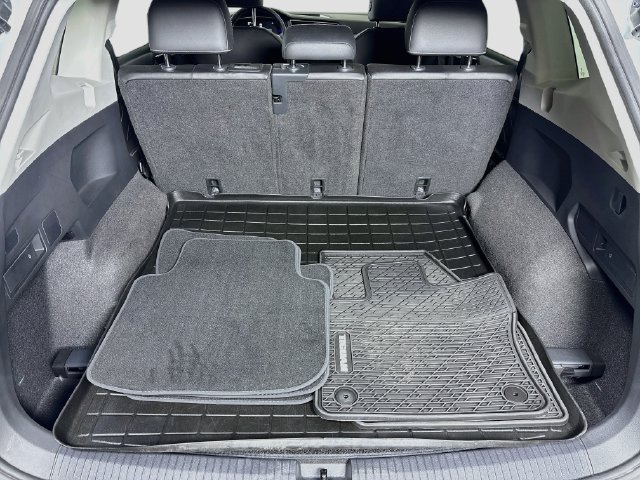 Used 2023 Volkswagen Tiguan SE AWD/4WD image 25