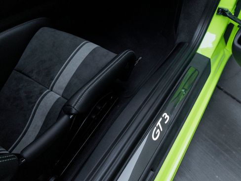 Certified 2018 Porsche 911 GT3 image 37