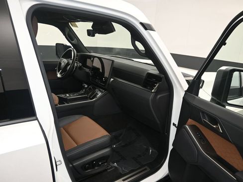 Used 2024 Lexus GX 550 w/ Accessory Package (Z1) AWD/4WD image 10