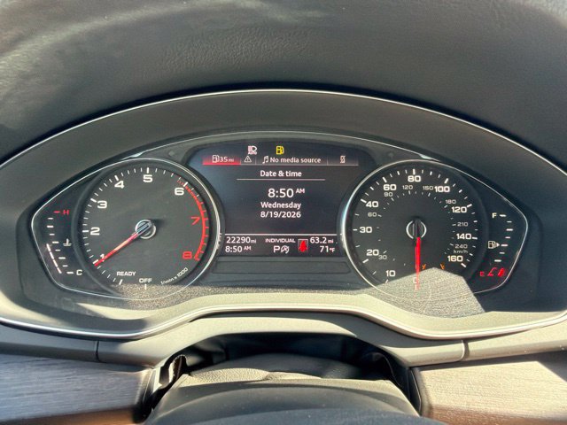 Used 2023 Audi Q5 2.0T Premium w/ Convenience Package AWD/4WD image 3