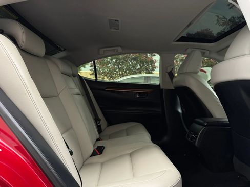 Used 2013 Lexus ES 300h w/ Premium Pkg FWD image 27