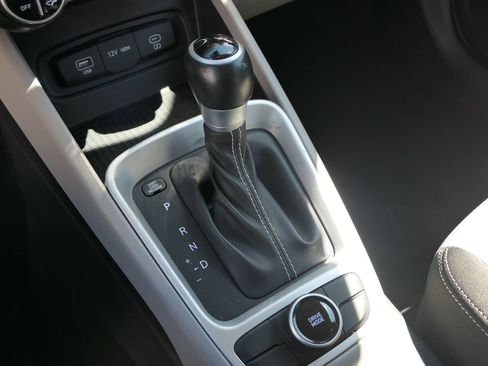 Used 2023 Hyundai Venue SEL FWD image 26