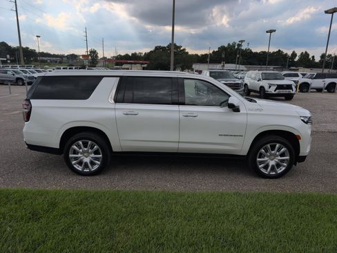 Used 2024 Chevrolet Suburban High Country w/ Max Trailering Package AWD/4WD image 10