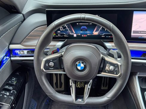 Used 2023 BMW 760i xDrive w/ Executive Package AWD/4WD image 22