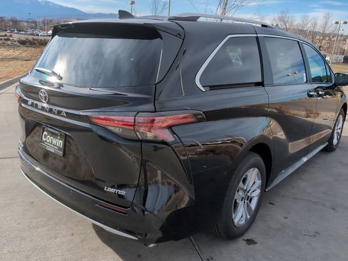 Used 2026 Toyota Sienna Limited image 8