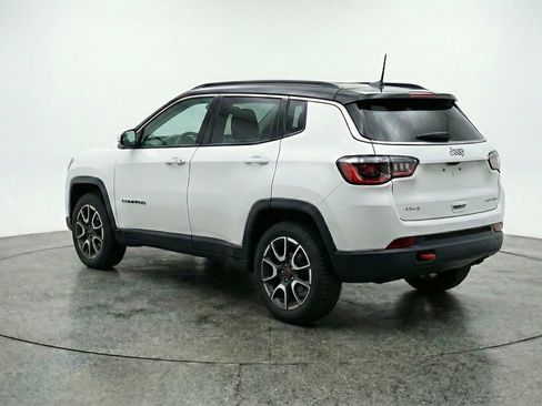 Used 2025 Jeep Compass Trailhawk image 6