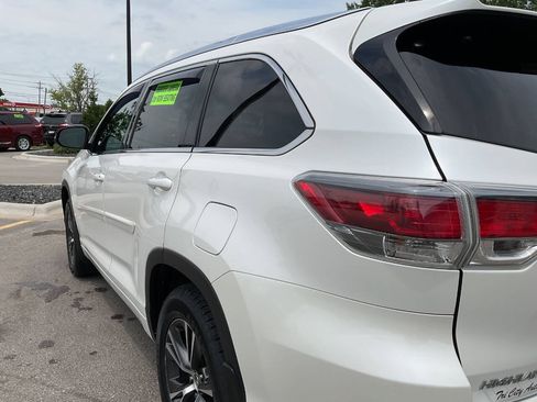 Used 2016 Toyota Highlander XLE AWD/4WD image 5