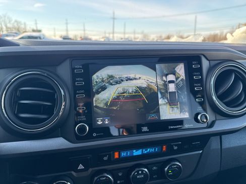 Used 2023 Toyota Tacoma TRD Off-Road image 21