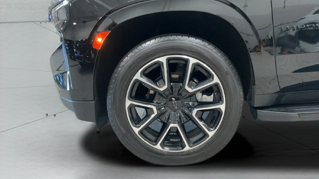 Used 2022 Chevrolet Tahoe RST w/ Luxury Package AWD/4WD image 23
