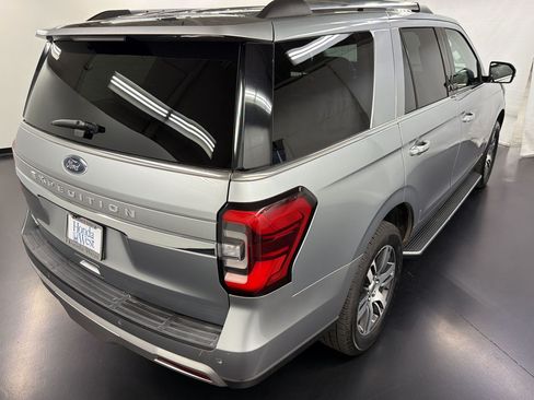 Used 2023 Ford Expedition Limited AWD/4WD image 9