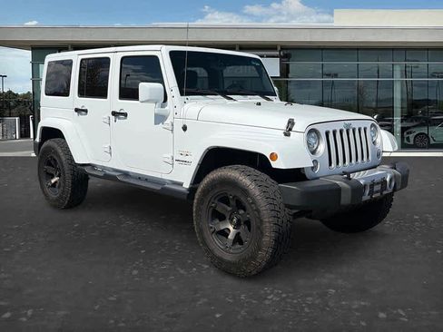 Used 2017 Jeep Wrangler Unlimited Sahara w/ Connectivity Group AWD/4WD image 1