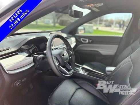 Used 2025 Jeep Compass Limited image 11