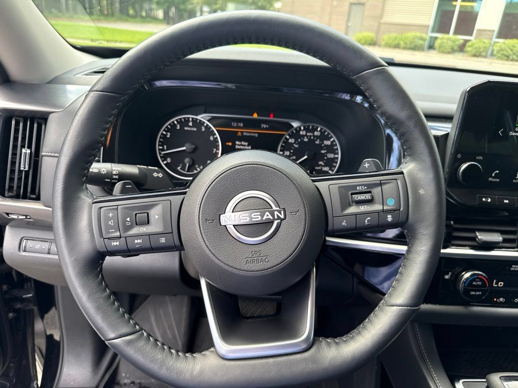 Used 2023 Nissan Pathfinder SL AWD/4WD image 21