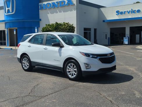 Used 2021 Chevrolet Equinox LS FWD image 2