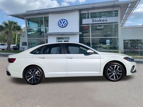 New 2026 Volkswagen Jetta SE image 3