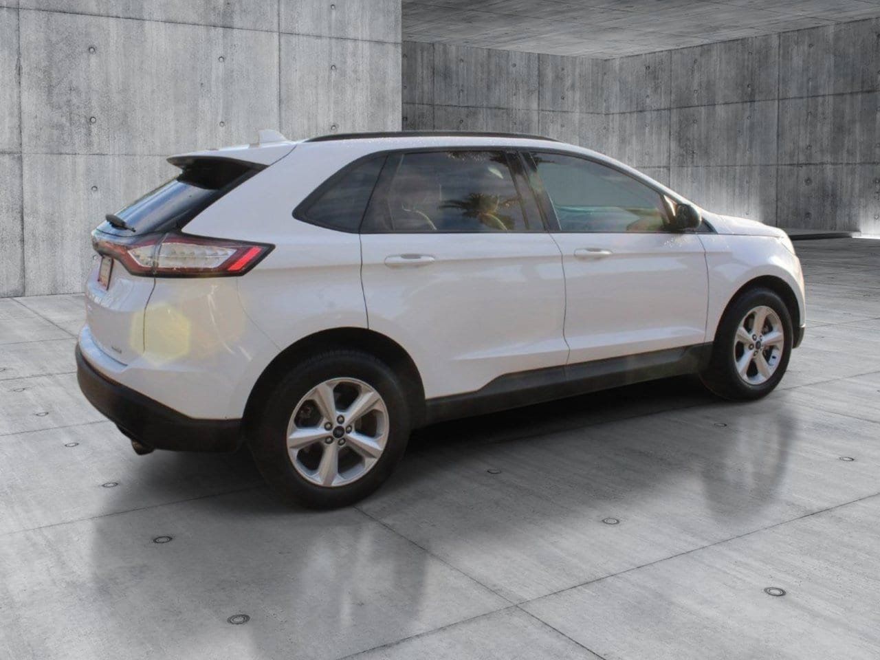 Used 2017 Ford Edge SE FWD image 5