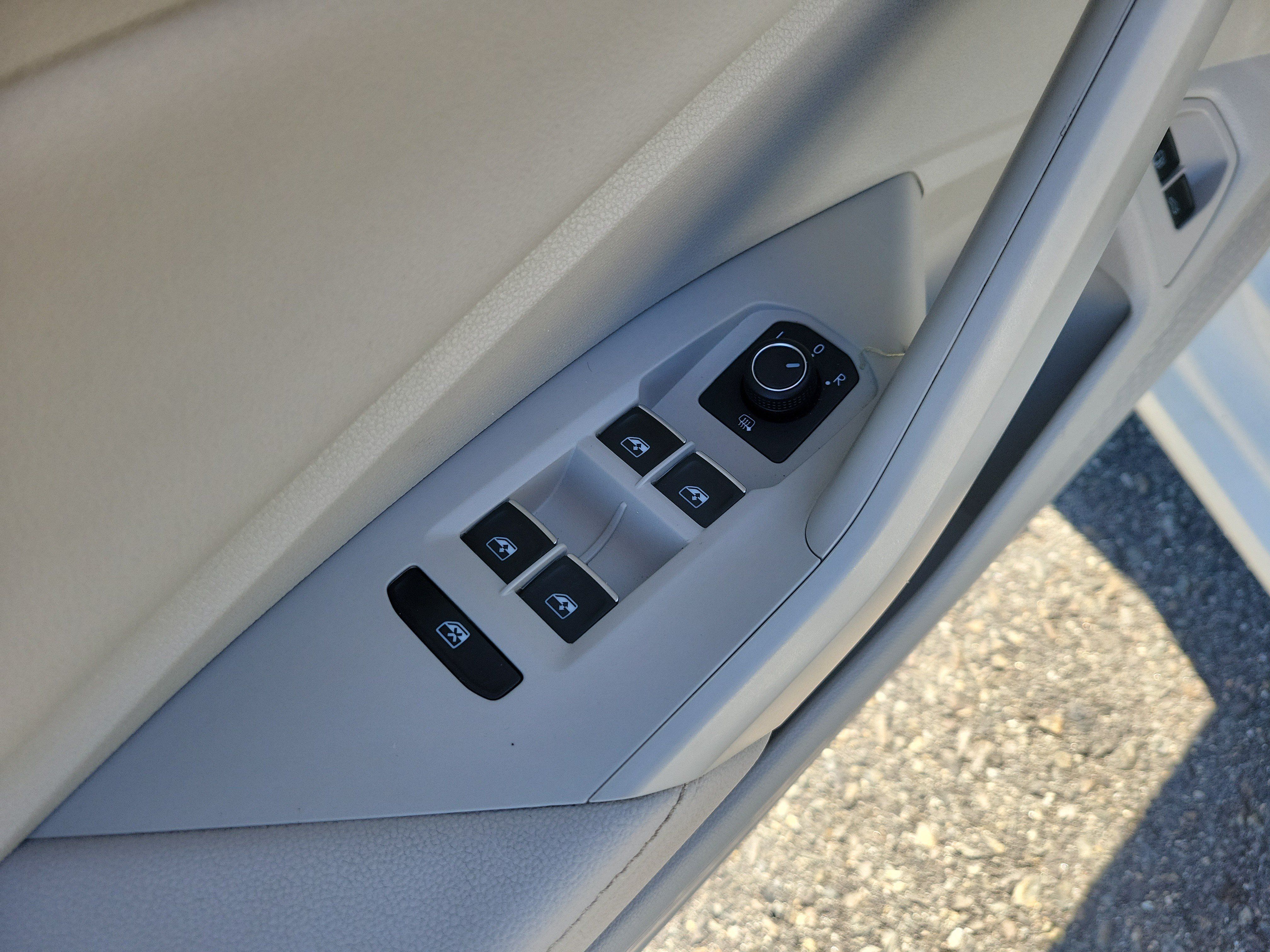 Used 2024 Volkswagen Jetta SE w/ Panoramic Sunroof Package FWD image 20