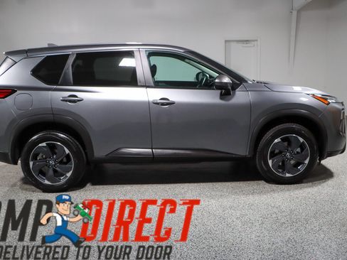 Used 2024 Nissan Rogue SV FWD image 6
