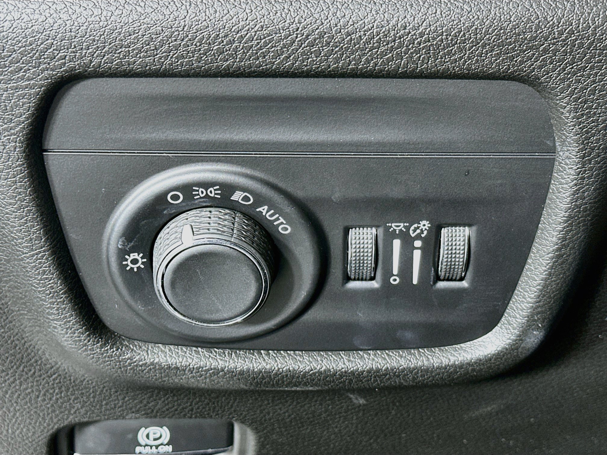 Used 2023 Jeep Grand Cherokee L Laredo AWD/4WD image 17