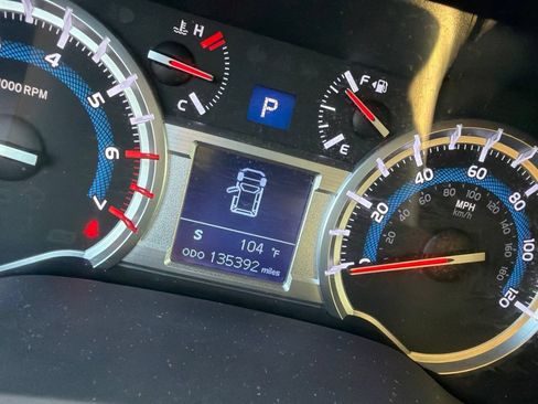 Used 2015 Toyota 4Runner SR5 AWD/4WD image 10