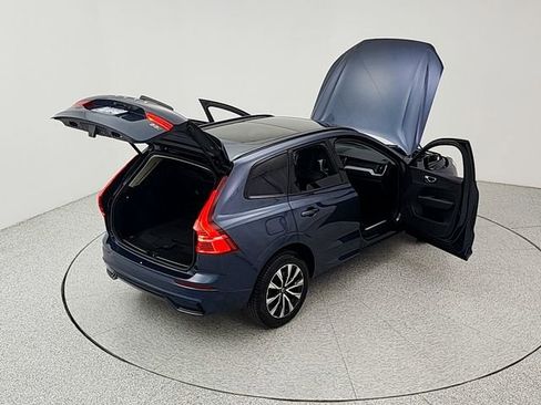 Certified 2025 Volvo XC60 B5 Plus w/ Climate Package AWD/4WD image 40