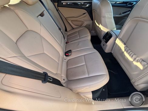 Used 2022 Porsche Macan image 14